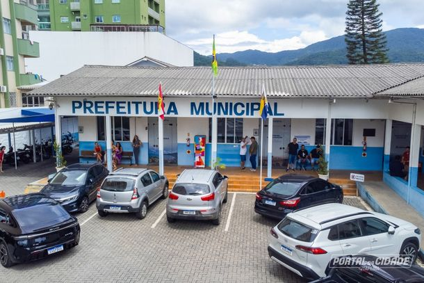 Servidora é afastada após usar carro oficial fora do serviço