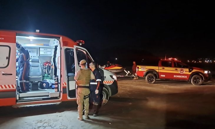 Mulher morre afogada após ser arrastada pela correnteza em praia