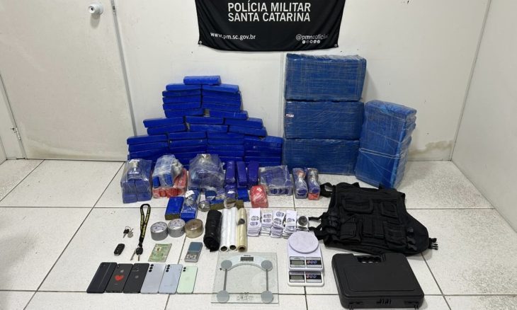 Trio é preso com mais de 120 quilos de maconha em cidade catarinense
