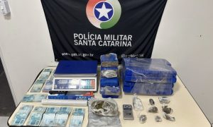 Denúncia de violência doméstica revela depósito de drogas