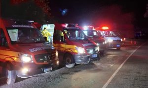 Ônibus cai em ribanceira e deixa três mortos e dezenas de feridos na BR-470