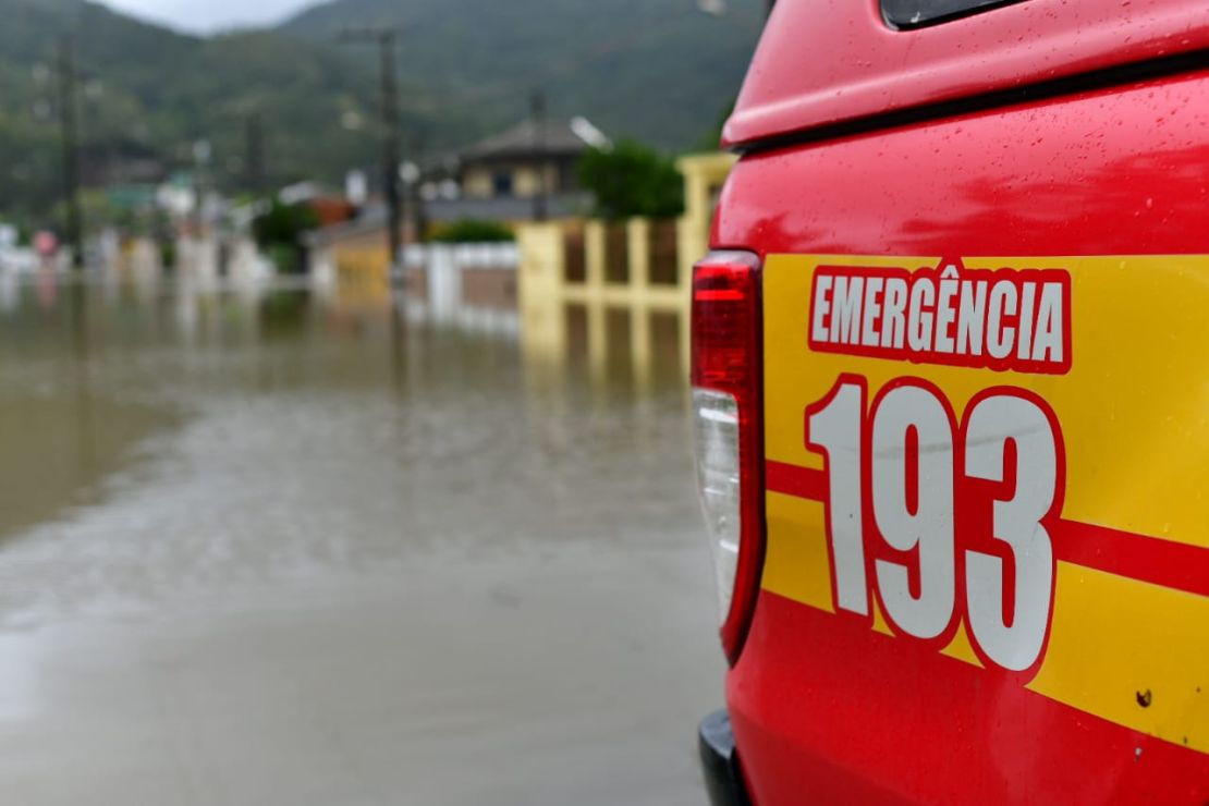 El Niño acende alerta e bombeiros de SC iniciam treinamento no RS