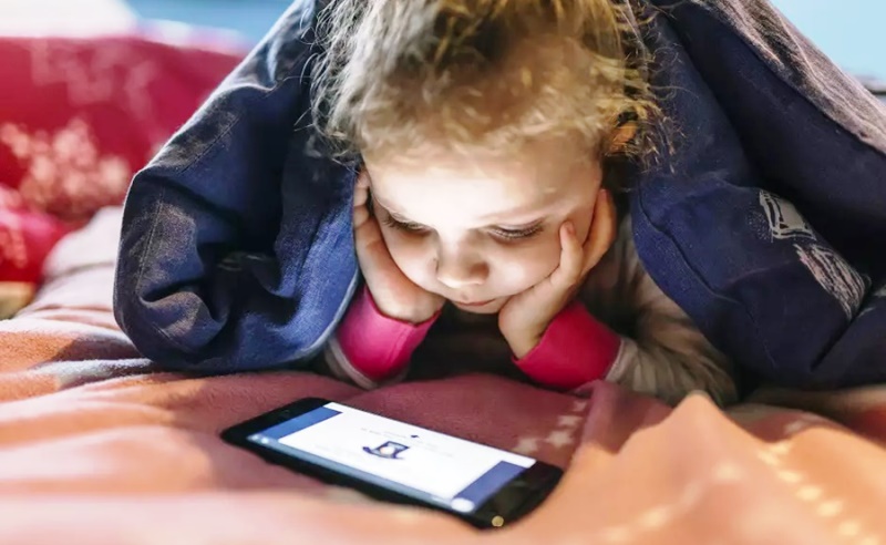 Meta alertará pais quando filhos conversarem com IA sobre suicídio