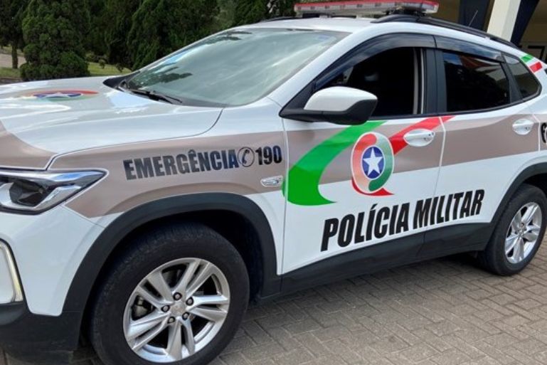 Padrasto suspeito de estupro morre em confronto com a PM