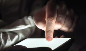 Conteúdos falsos criados por IA triplicaram em 2025