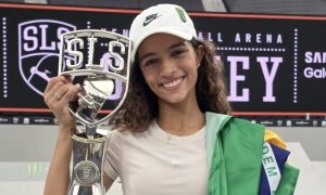 Rayssa Leal vence abertura do circuito mundial de skate