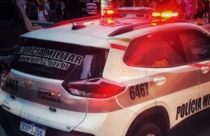 Corpo decapitado é encontrado em carro incendiado em Biguaçu