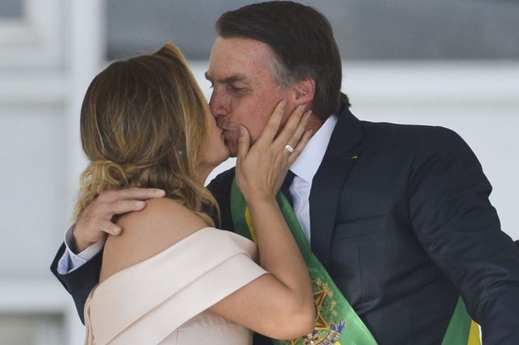 Declaração do ‘mozão’: Michele divulga carta enviada por Bolsonaro