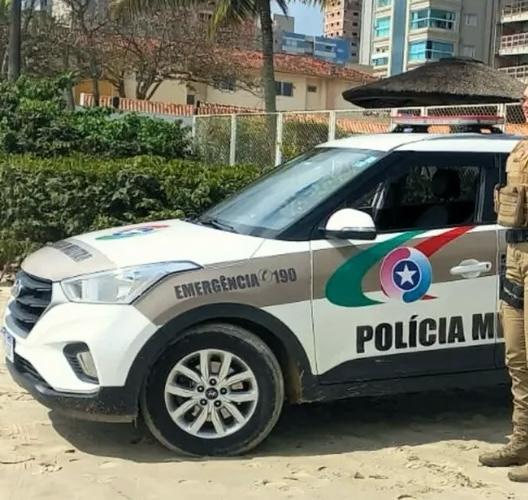 Homem é flagrado filmando mulheres e praticando atos obscenos em Bombinhas
