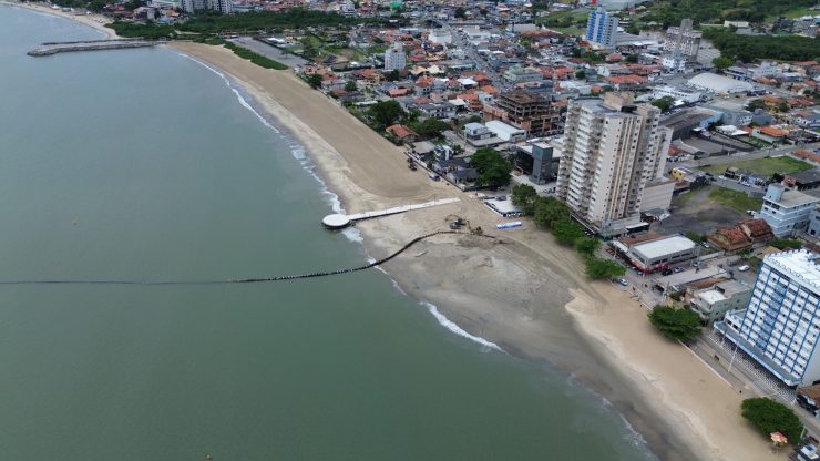 Balneário Piçarras libera primeiro trecho da nova faixa de areia