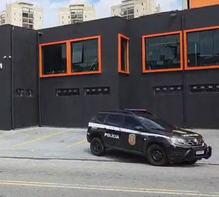 Mulher morre após usar piscina de academia; marido segue em estado grave