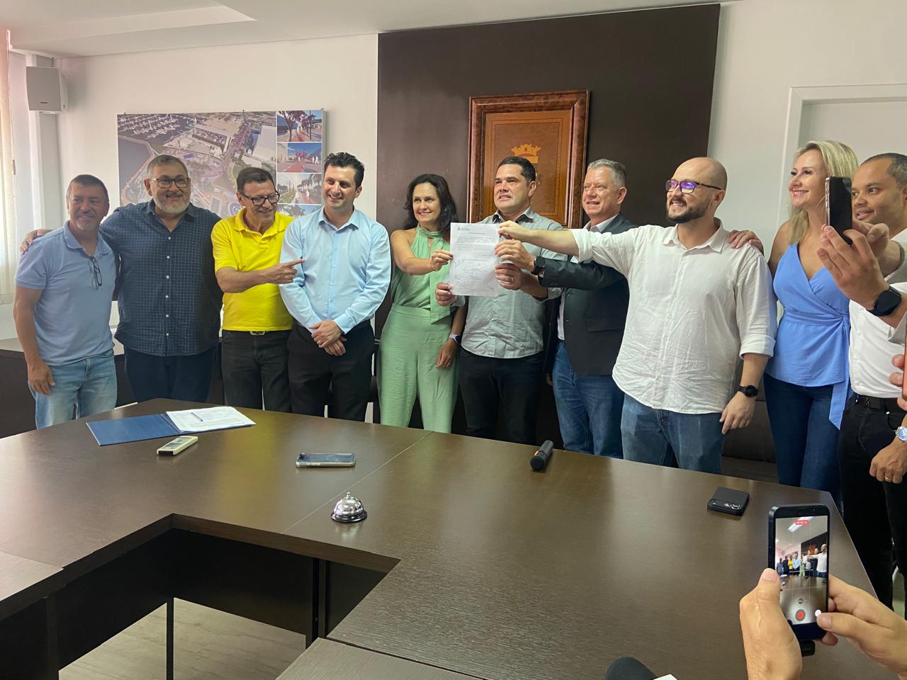 Prefeito assina autorização para início das obras de revitalização do Morro da Cruz em Itajaí