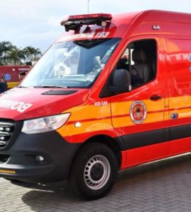 Homem cai de 7 metros ao consertar ar-condicionado em Balneário Camboriú