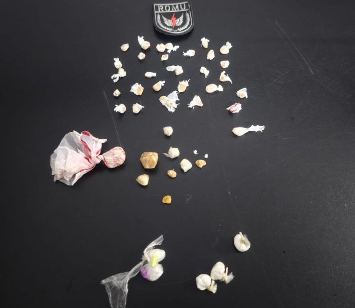 GM conduz dois jovens por posse de drogas no Centro de Balneário Camboriú