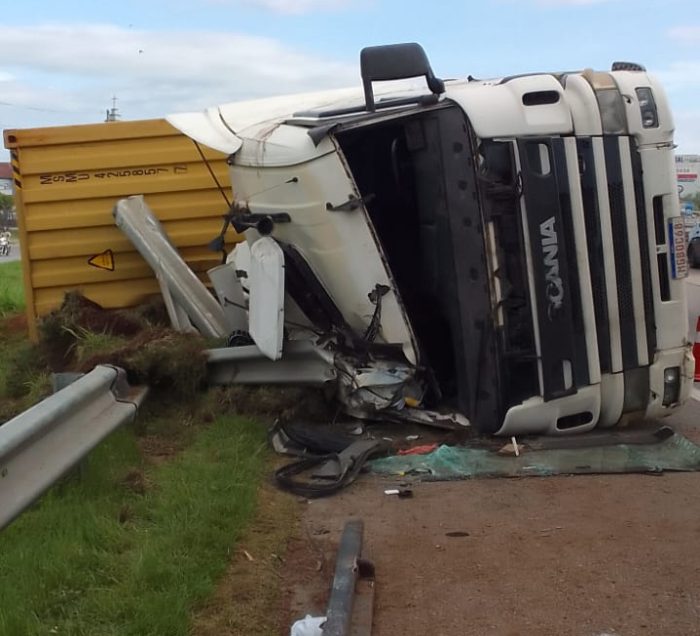 Nova colisão é registrada no mesmo ponto de acidente na BR-101 em Itajaí