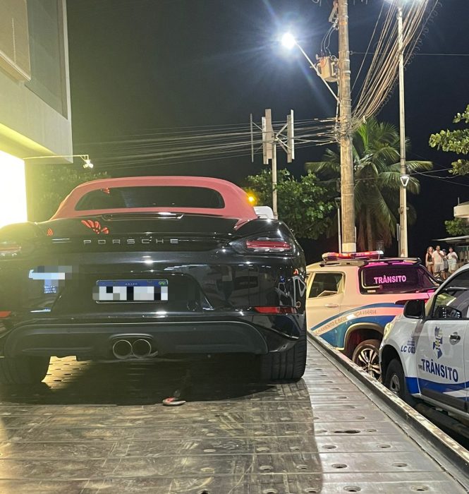 Motorista de Porsche é flagrado com CNH suspensa e se recusa a fazer bafômetro em BC