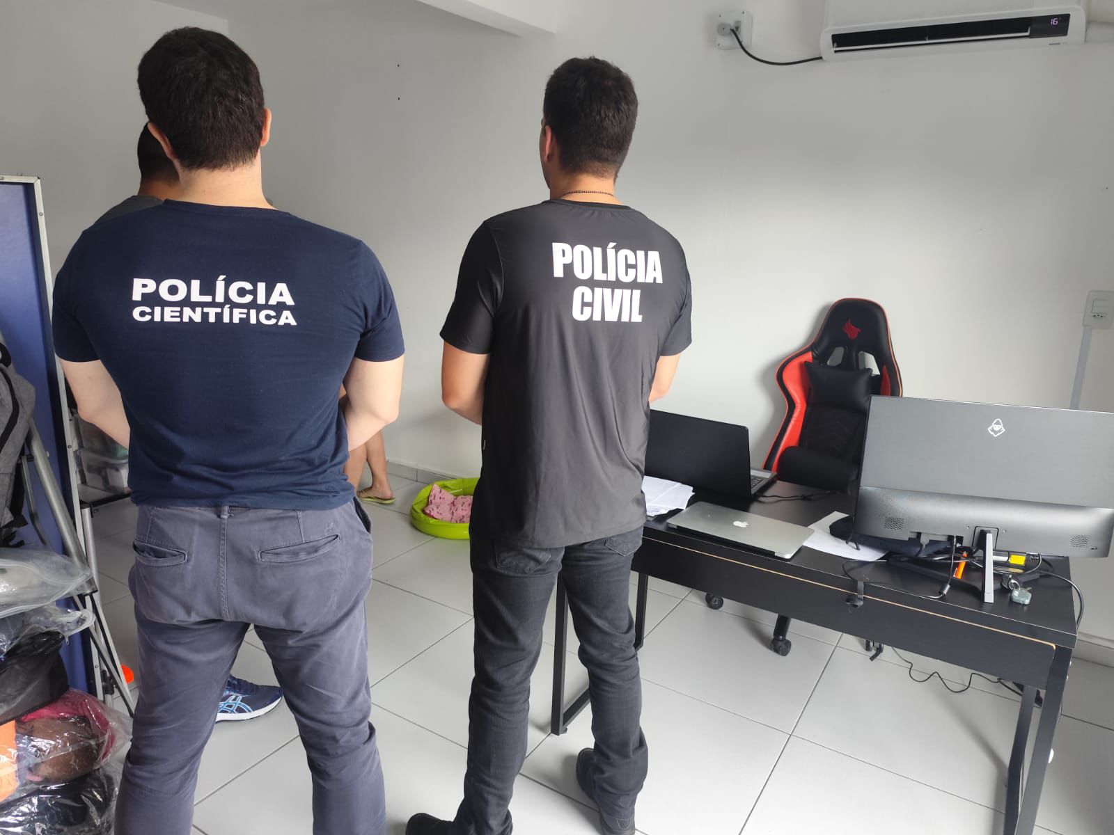 Homem é preso por armazenar pornografia infantil em SC