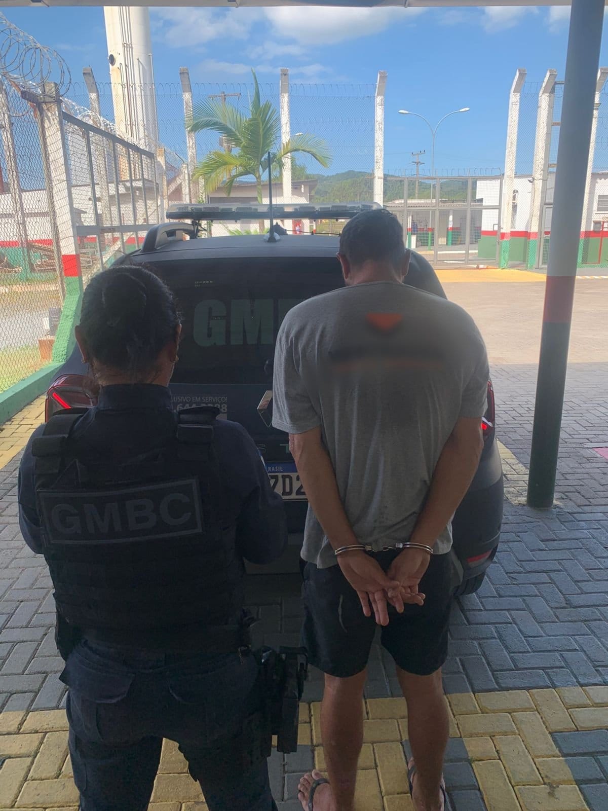 Motorista em zigue-zague é preso após guarda descobrir mandado em aberto
