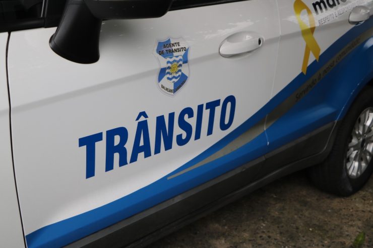 Acidente em estacionamento de Atacadista deixa motociclista ferido