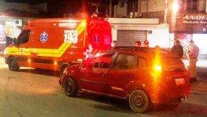 Mulher pede ajuda a vizinhos após levar facada na cabeça em SC