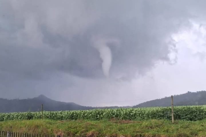 Supercélula gera fenômeno semelhante a tornado em SC