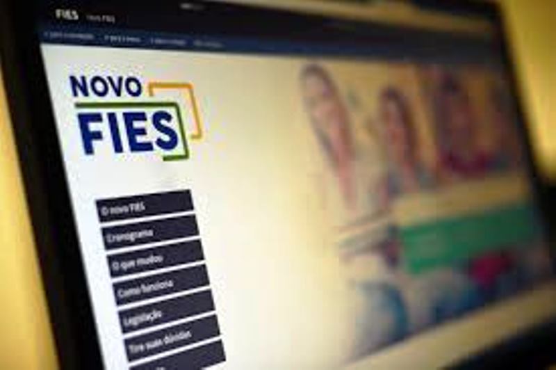 Fies 2026: prazo para aluno complementar inscrição termina nesta terça