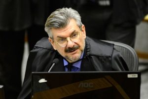 AGU pede ao STF perda do cargo de ministro acusado de assédio em SC