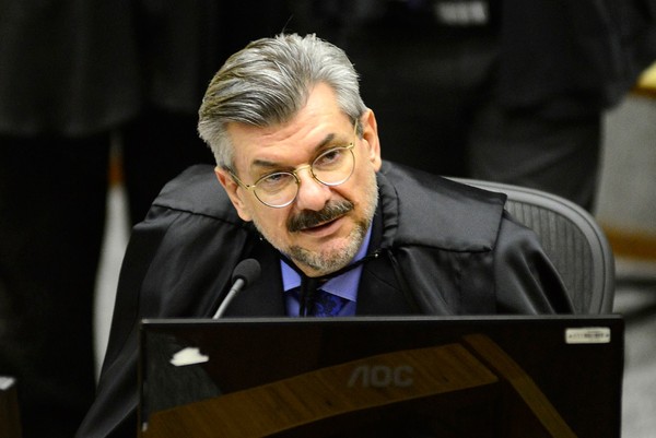 AGU pede ao STF perda do cargo de ministro acusado de assédio em SC