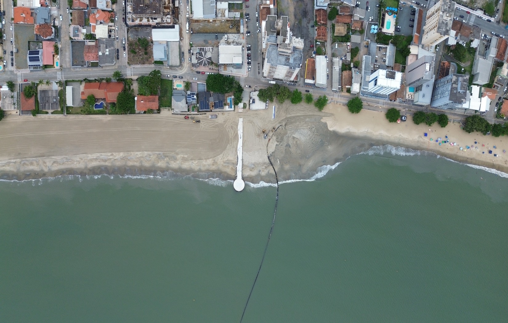 Piçarras libera primeiro trecho da Praia Central após avanço da obra de alargamento