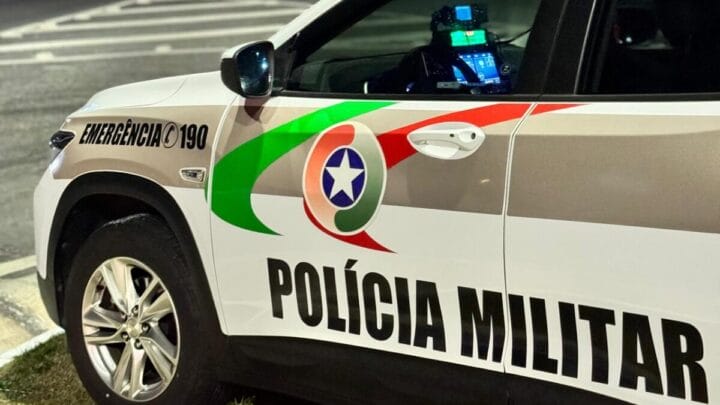 Foragido bate na porta do batalhão da PM para se entregar