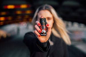 Spray de pimenta para mulheres pode virar lei no Brasil