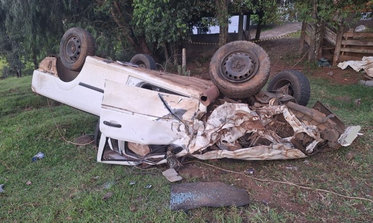Capotamento mata jovem e deixa condutor em estado grave na SC-467