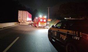 Ciclista fica em estado grave ao colidir com moto em rodovia