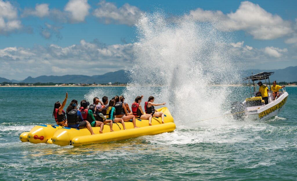 Tripulante de banana boat desaparece no Litoral Norte