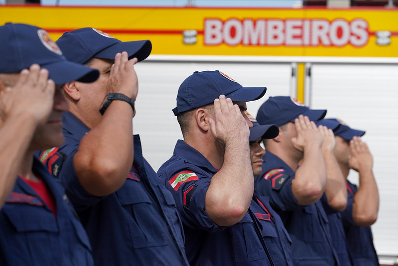 SC abre seleção para bombeiros temporários com salários de até R$ 19 mil