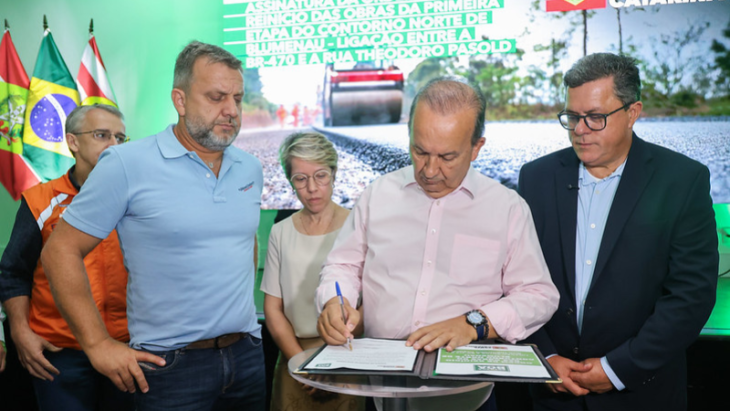 Governo retoma obras no Contorno Norte e visita hospital em Blumenau