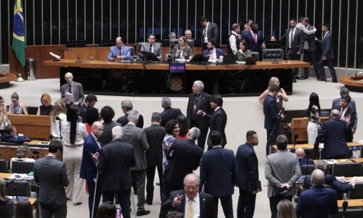 Fim da escala 6×1: relator prevê votação na Câmara em 26 de maio