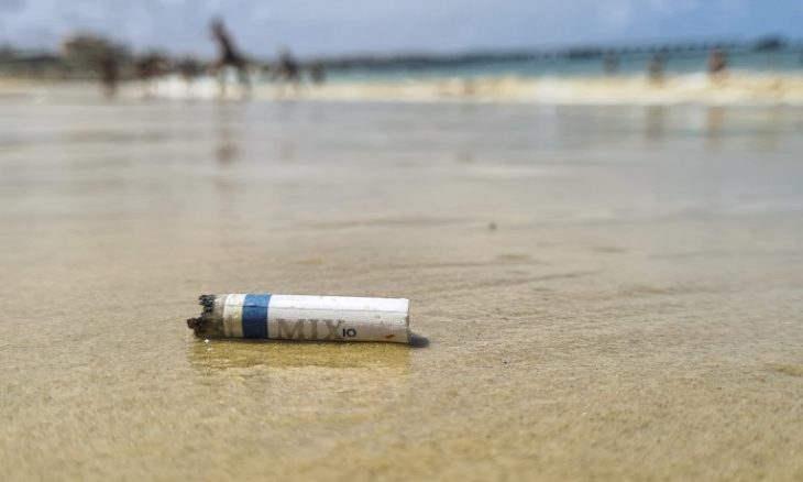 Bitucas de cigarro colocam praias brasileiras entre as mais contaminadas do mundo