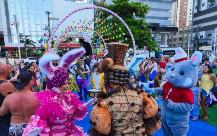 Parada de Páscoa volta a animar Balneário Camboriú neste domingo