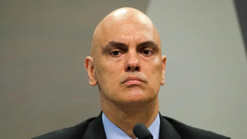 Moraes abre inquérito contra Flávio Bolsonaro por suposta calúnia