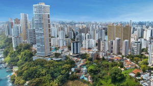 Disputa por muro paralisa obra de condomínio de luxo