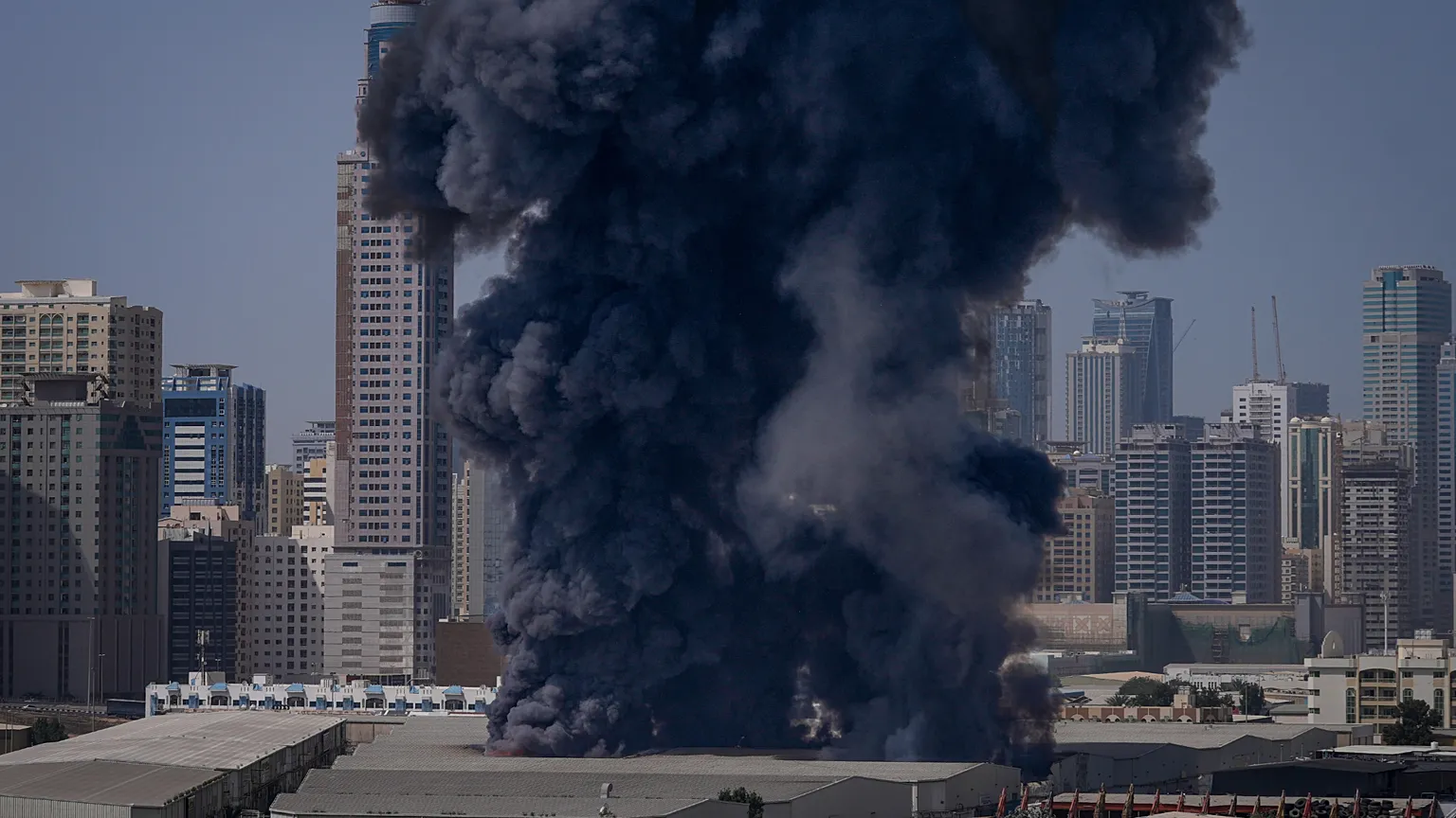 Explosões em Abu Dhabi após ameaça de mísseis e drones