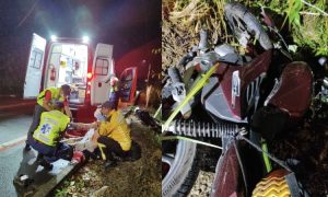 Jovem fica em estado grave ao colidir contra arame farpado