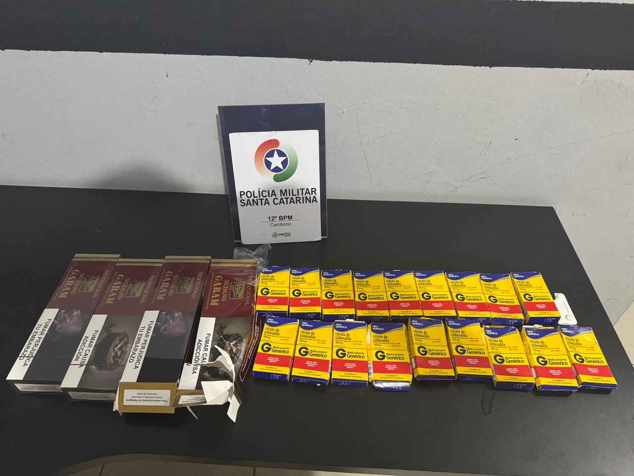 PM apreende contrabando de cigarros e remédios irregulares em SC