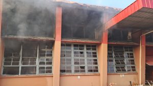 Incêndio atinge galpão da antiga Fiação Renaux em Brusque