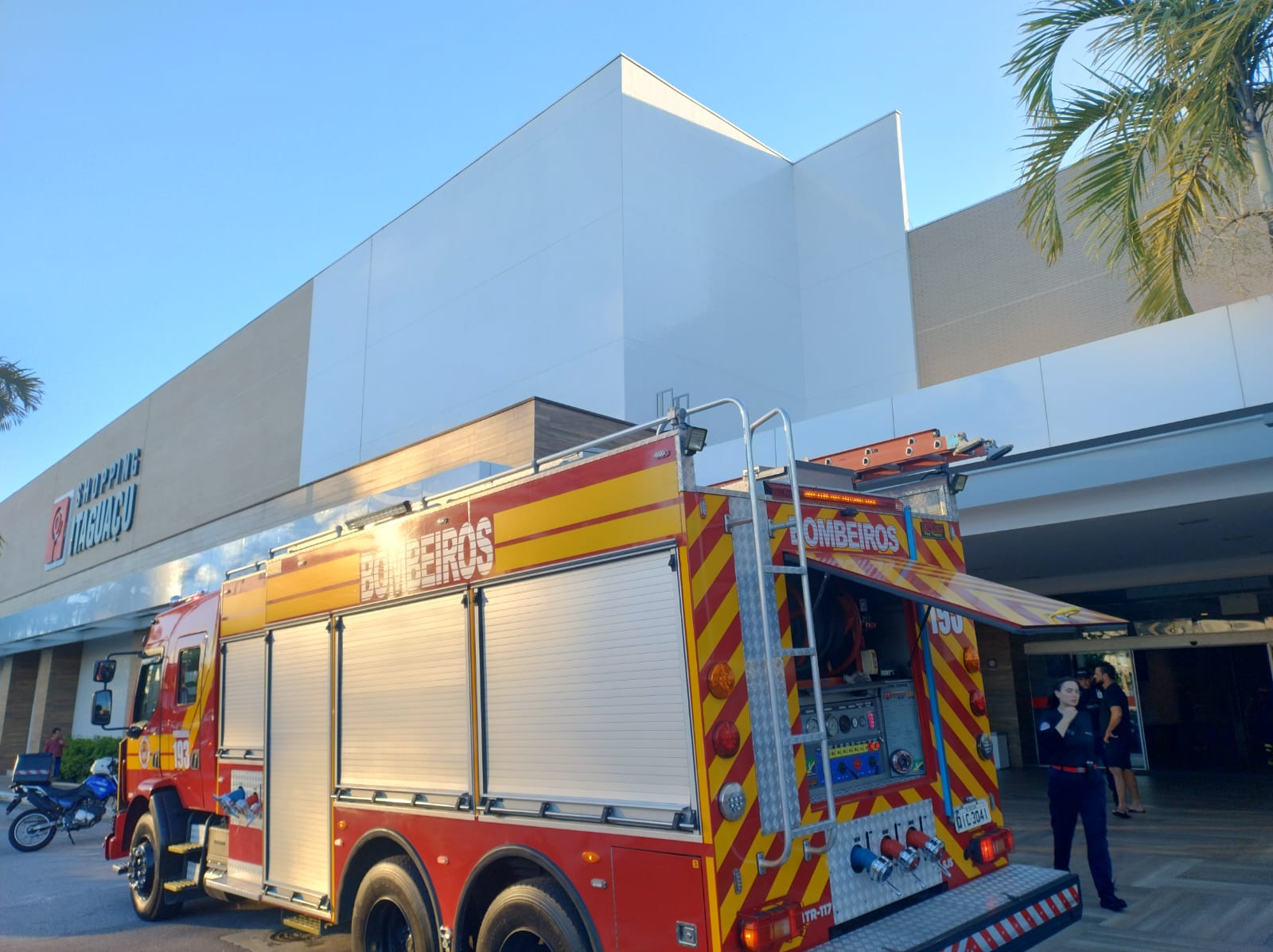 Incêndio atinge restaurante no Shopping Itaguaçu