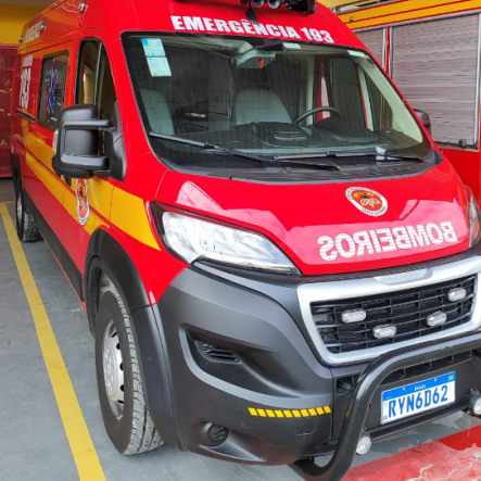 Bombeiros resgatam mulher ferida após queda em trilha na Barra da Lagoa