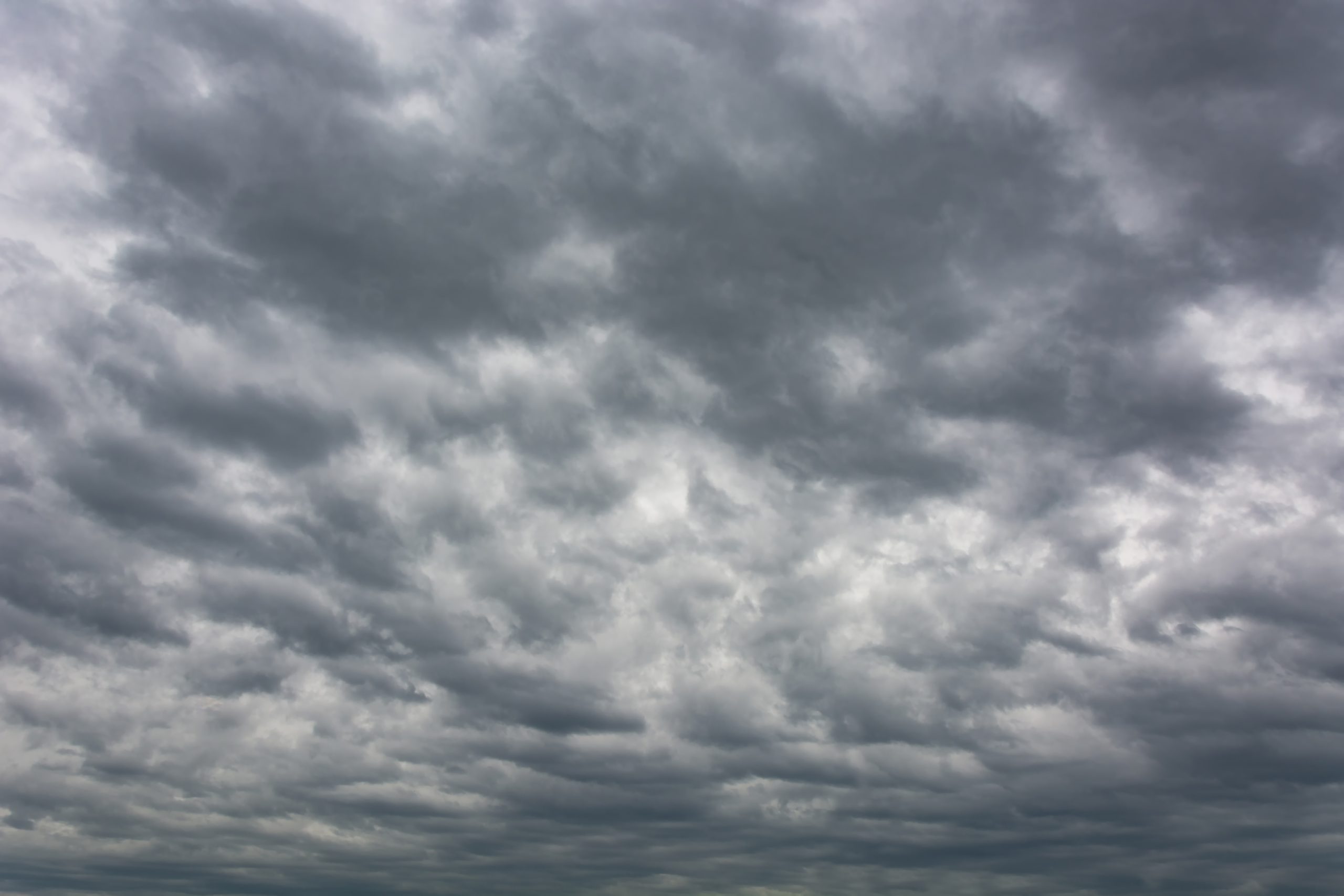 Frente fria derruba temperaturas e impulsiona ciclone pelo Brasil