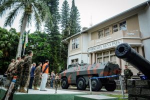 Exército doa tanque blindado usado no Haiti para a PM de Santa Catarina