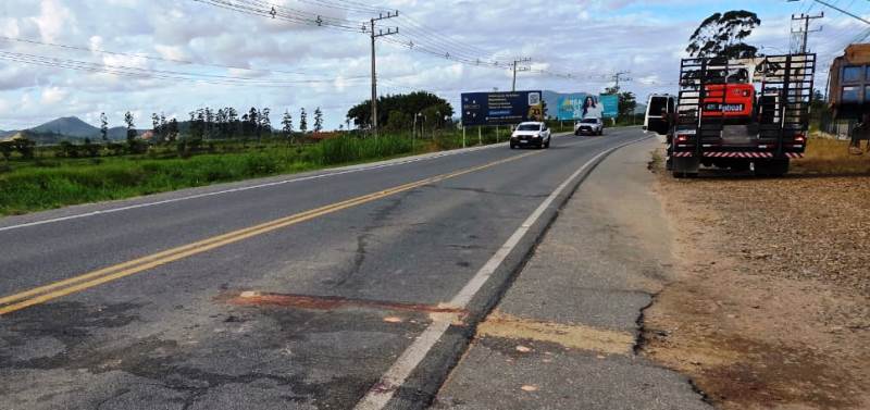 Ciclista de 66 anos morre em acidente na SC-410, na Grande Florianópolis